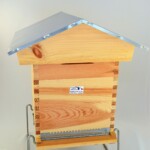 Ruche-toit-chalet--scaled.jpg